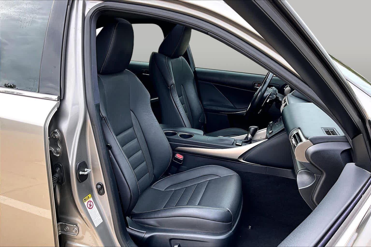 Used 2015 Atomic Silver Lexus  image 8