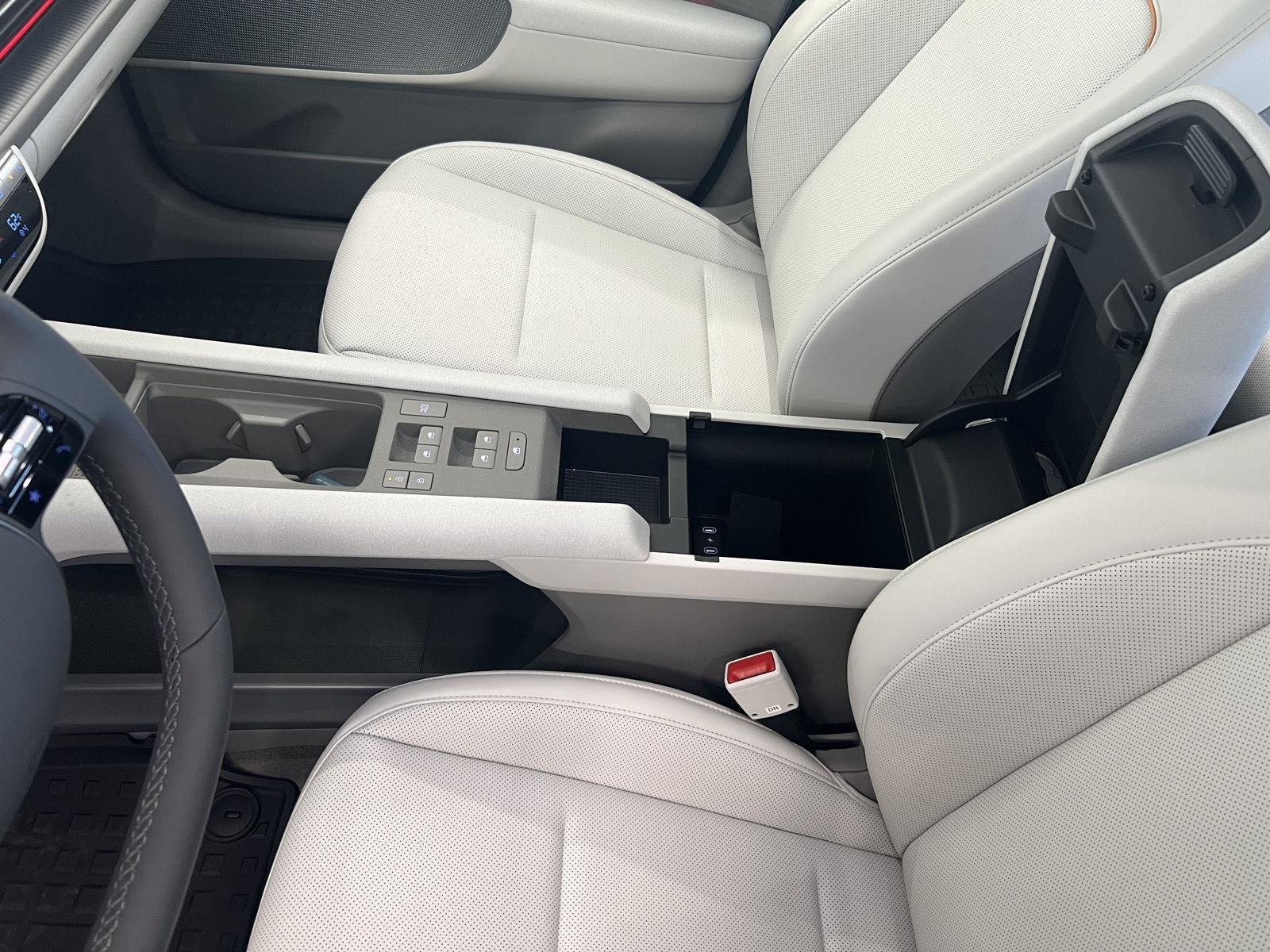 2025 Hyundai IONIQ 6 Limited - Photo 18