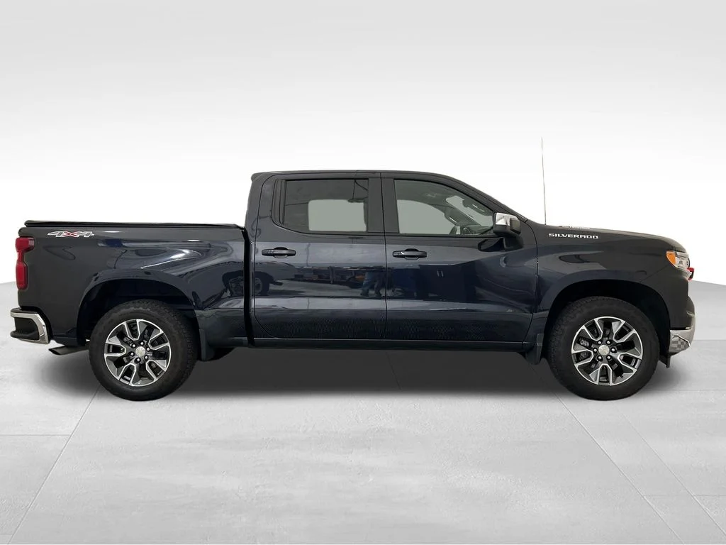 Used 2024 Gray Chevrolet LT image 7