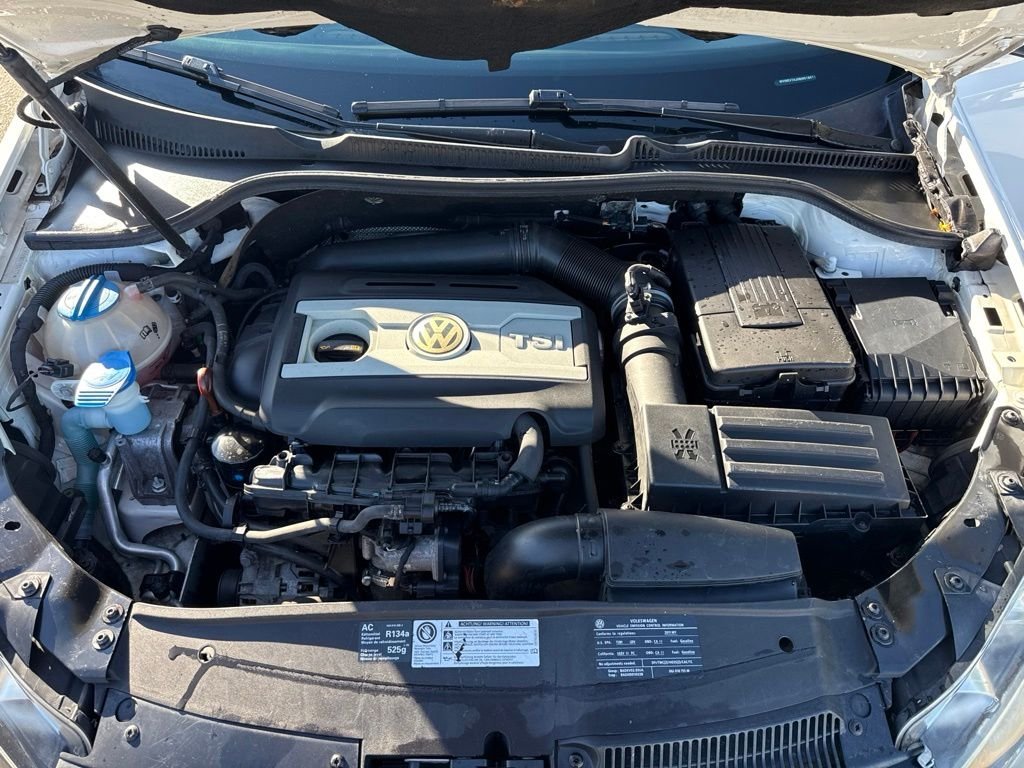 Used 2011 White Volkswagen Base image 26