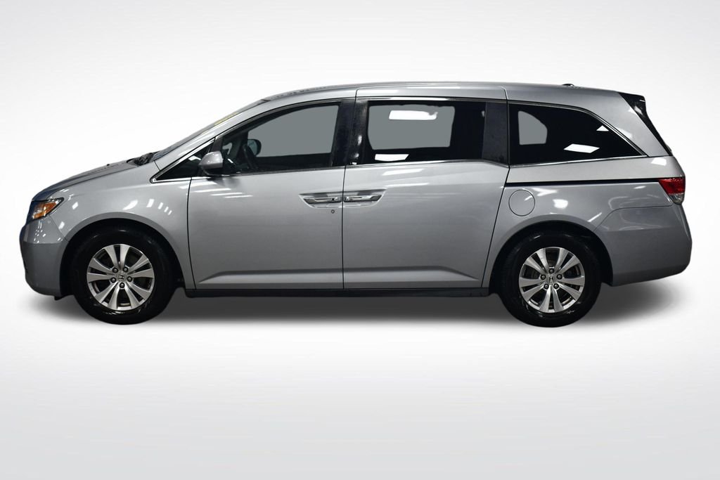 Certified Used 2016 Lunar Silver Metallic Honda SE image 4