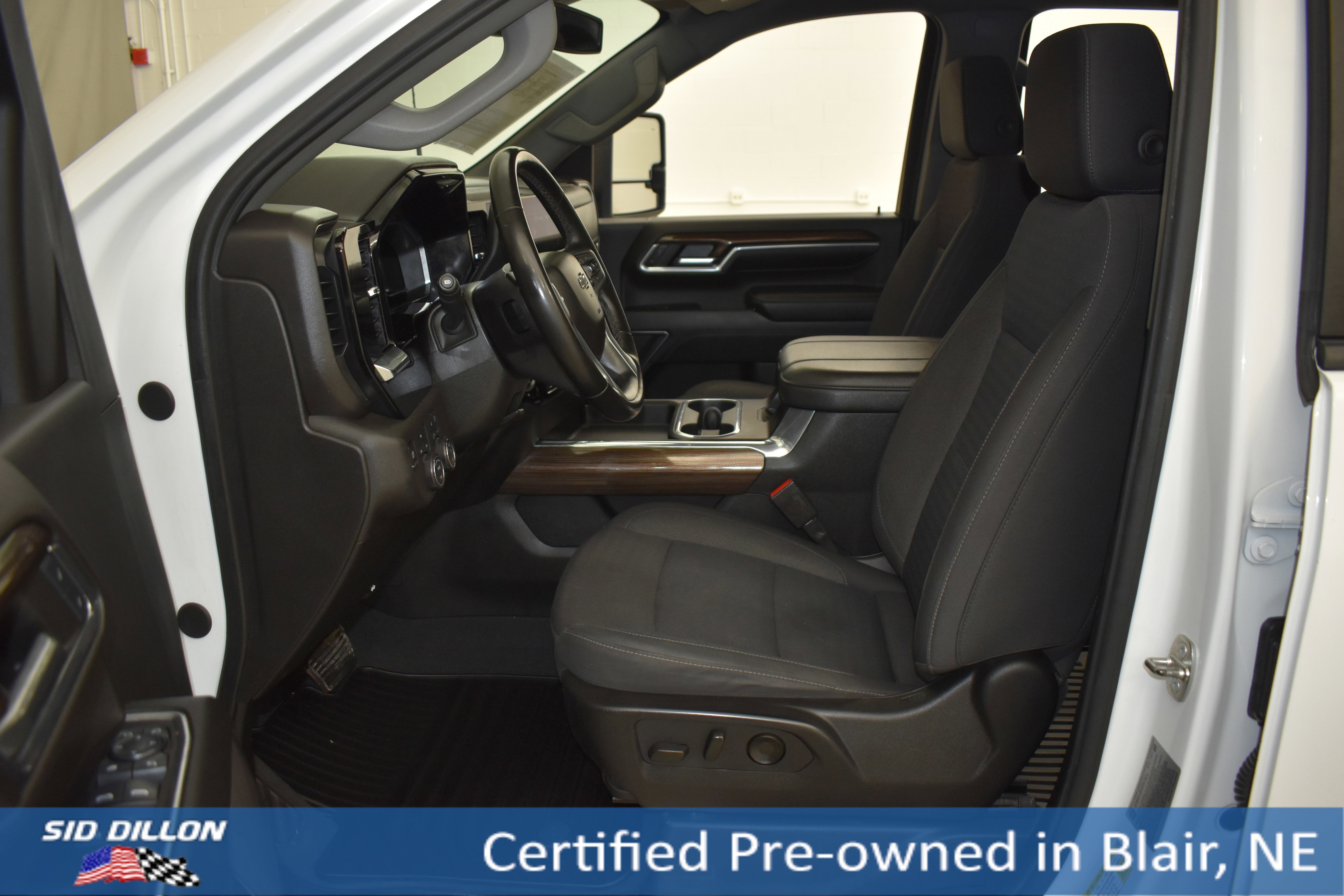 Used 2024 Summit White Chevrolet LT image 6