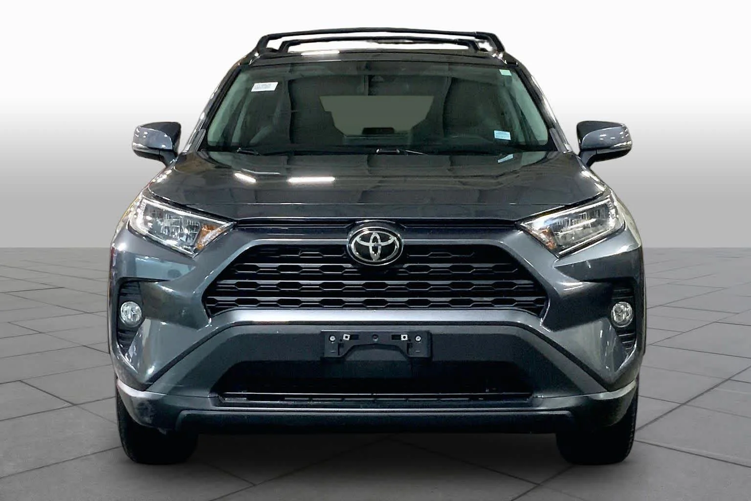 Used 2020 Magnetic Gray Metallic Toyota XLE image 4