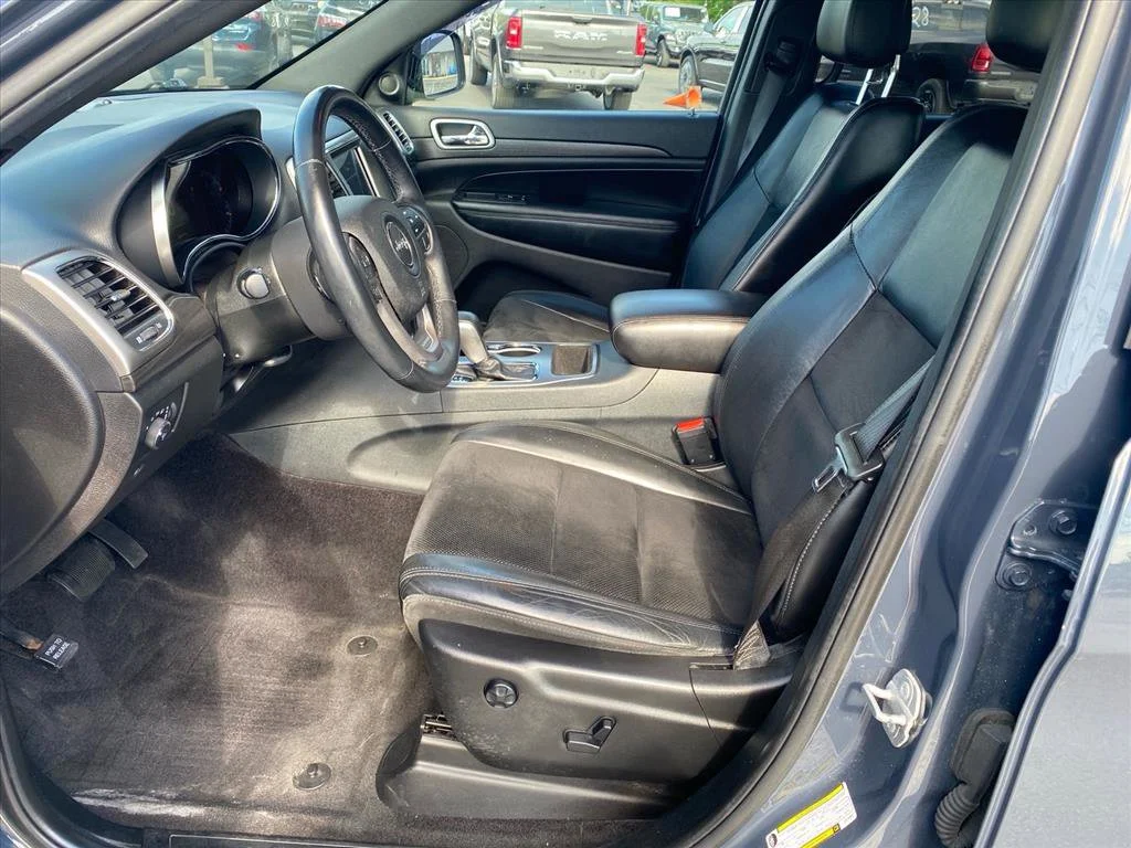 Used 2018 Rhino Clearcoat Jeep Altitude image 9