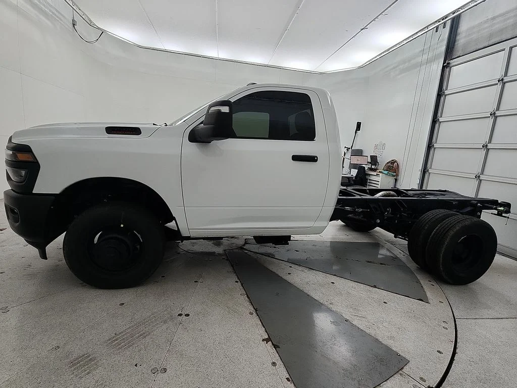 New 2026 Bright White Clear-Coat Exterior Paint RAM Tradesman image 5