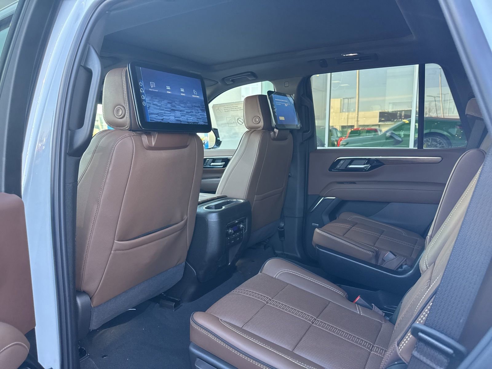 New 2026 Polar White Tricoat Chevrolet High Country Deluxe with 24in Wheels - Panoramic Sunroof - Super Cruise - Technology & Entertainment image 16