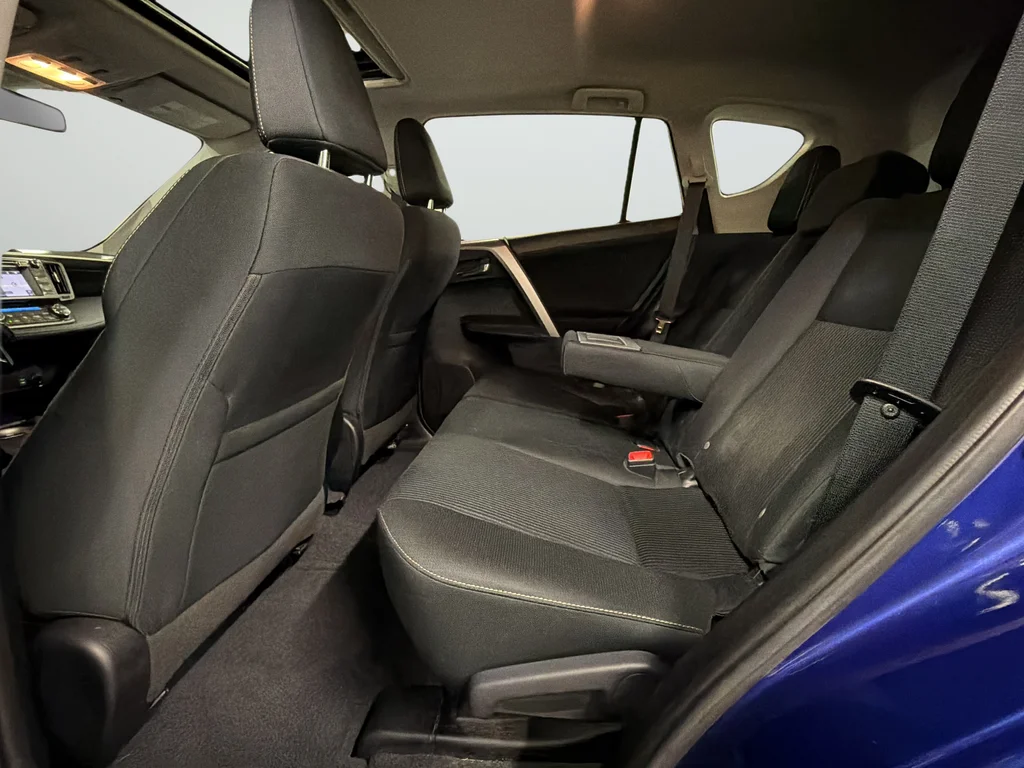 Used 2015 Blue Toyota XLE image 27