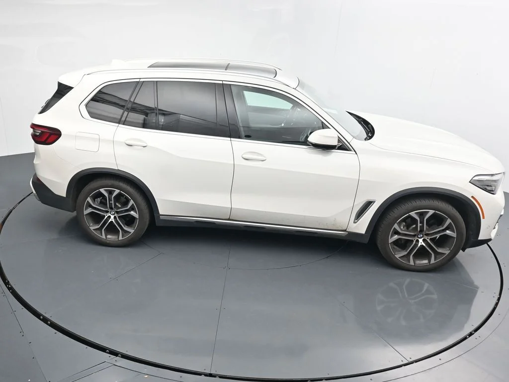 Used 2023 White BMW xDrive40i image 16