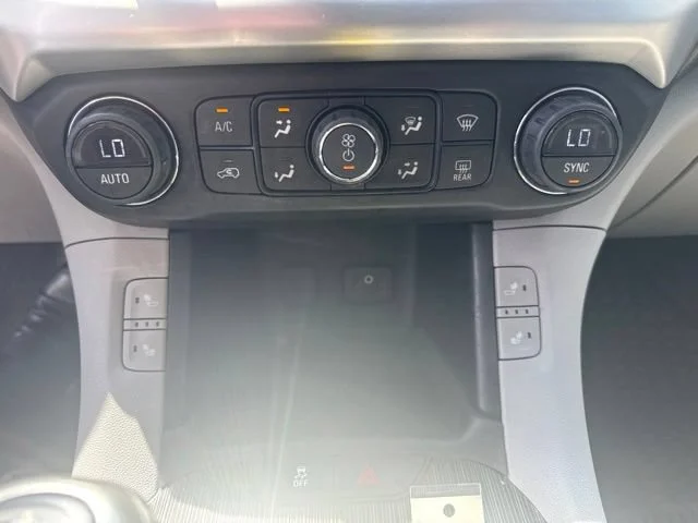 Used 2017 WHITE FROST TRICOAT GMC SLT image 11