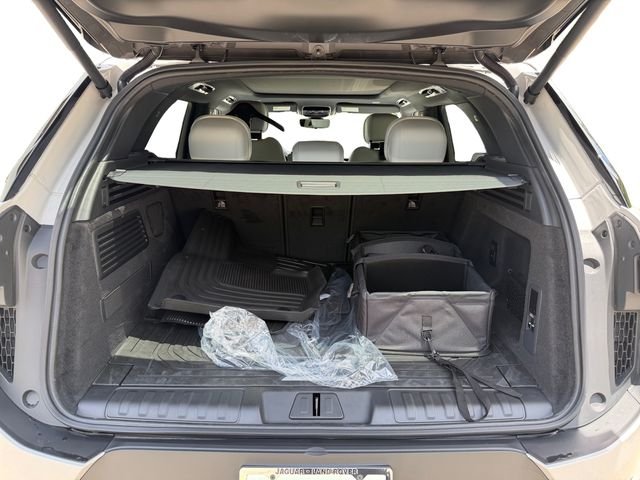 New 2026 Borasco Grey Land Rover SE image 18