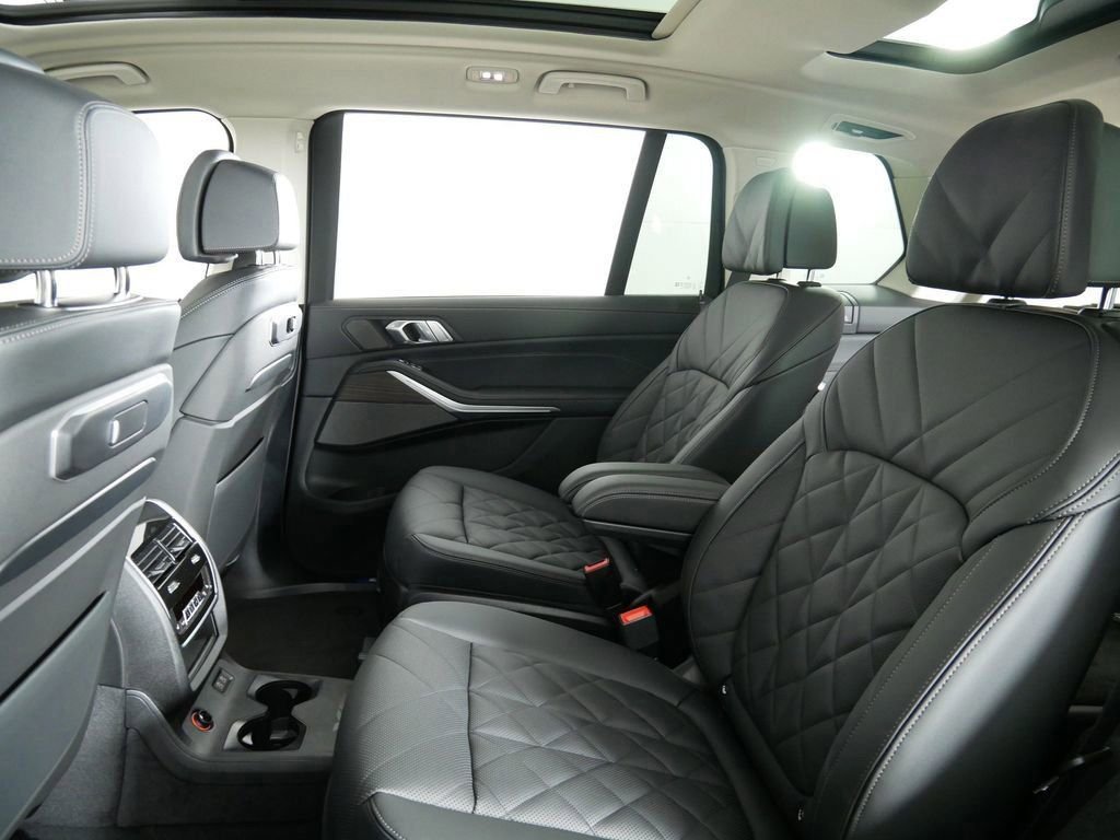 Used 2026 Black Sapphire Metallic BMW xDrive40i image 31