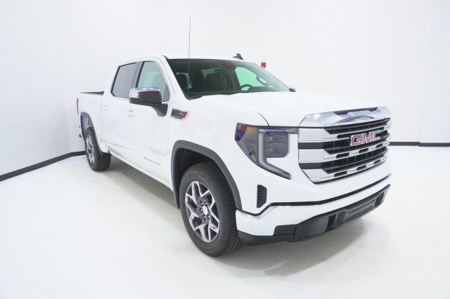 New 2026 Summit White GMC SLE image 3