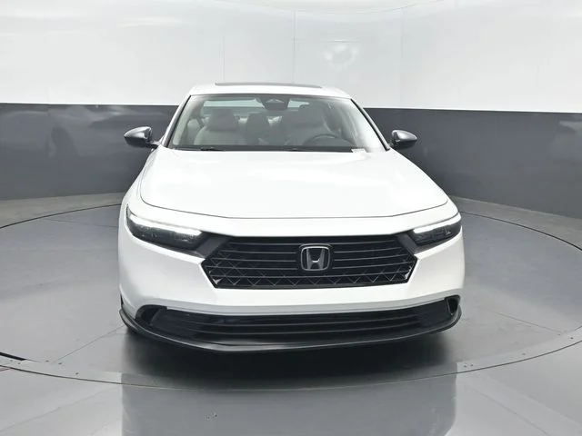 Used 2025 White Honda SE image 35