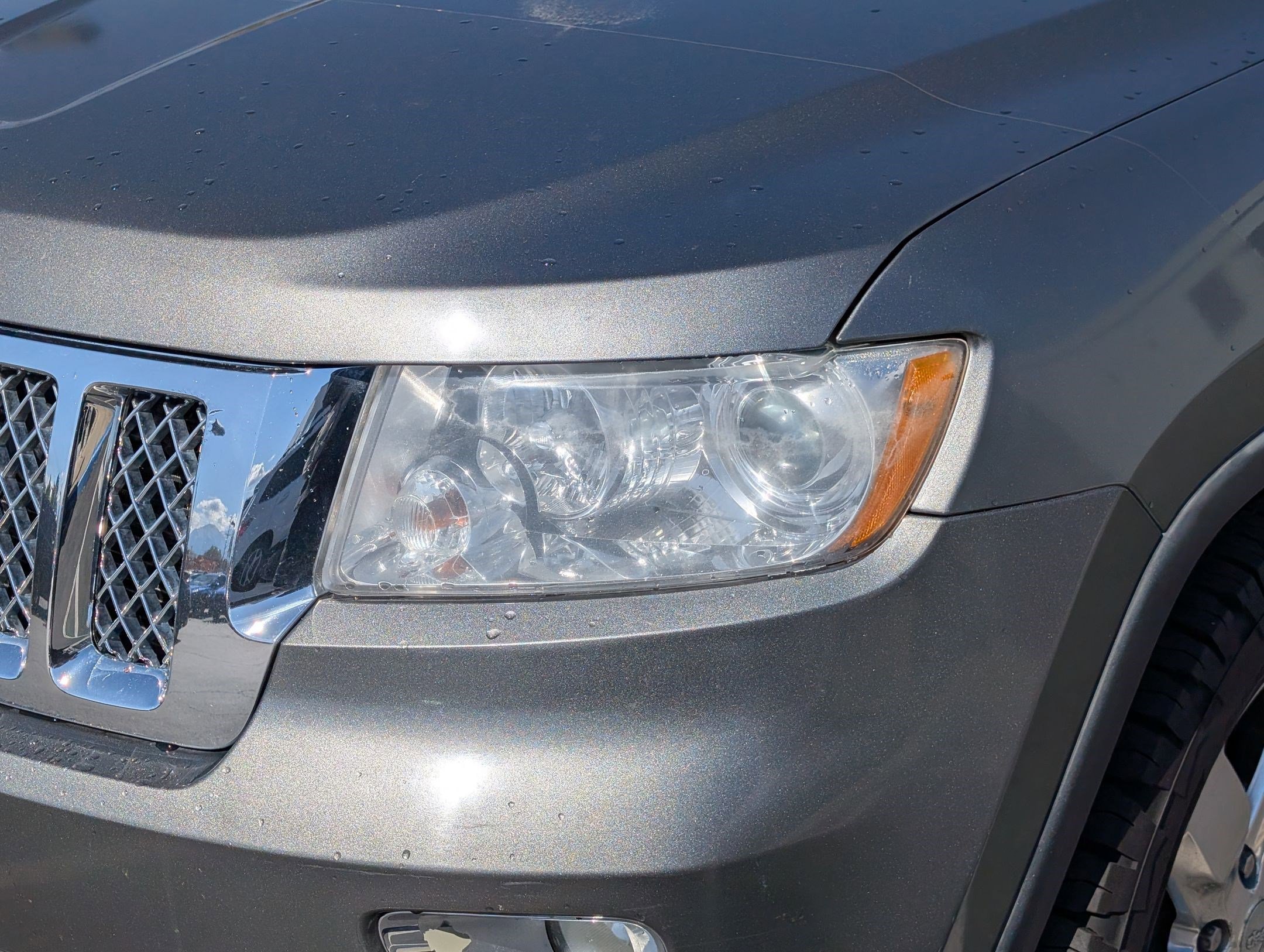 Used 2011 Mineral Gray Metallic Jeep Overland Summit image 10