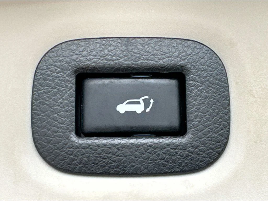 Used 2018 Gray Nissan SV image 31