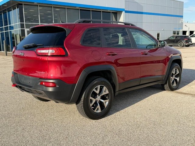 Used 2017 Red Jeep Trailhawk image 6