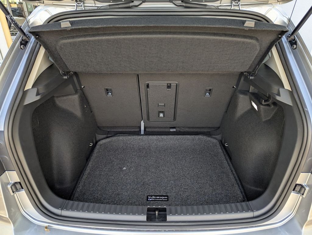 2025 Volkswagen Taos SE - Photo 18
