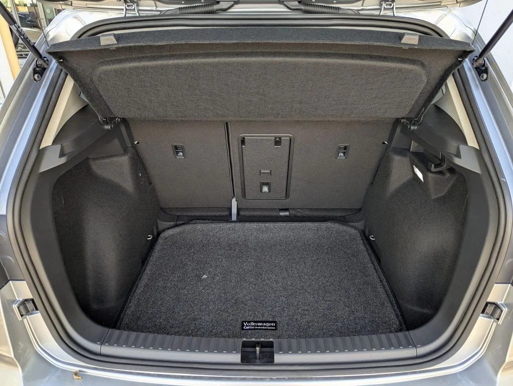 2025 Volkswagen Taos SE - Photo 18