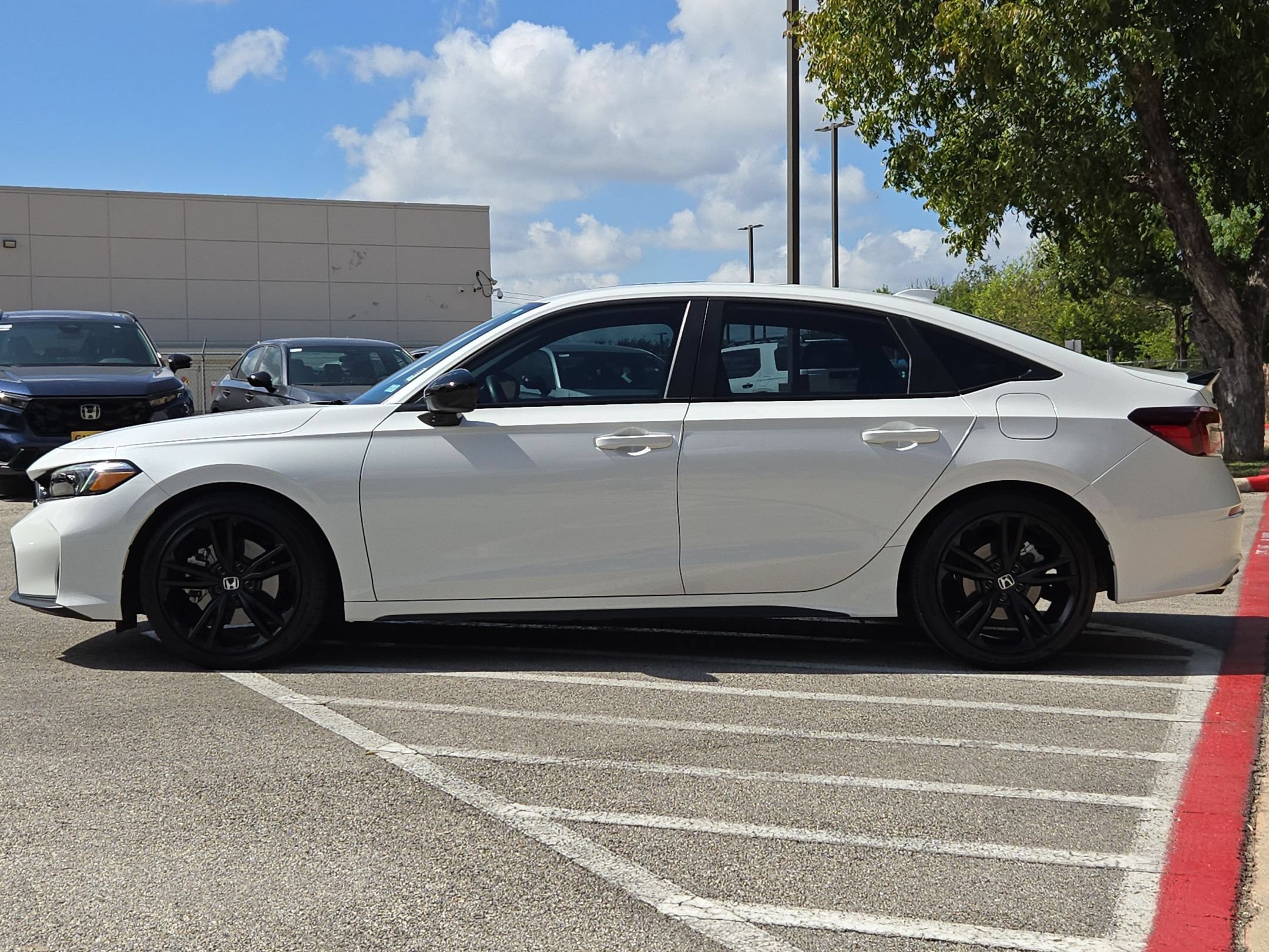 Used 2026 Platinum White Pearl Honda FWD image 6