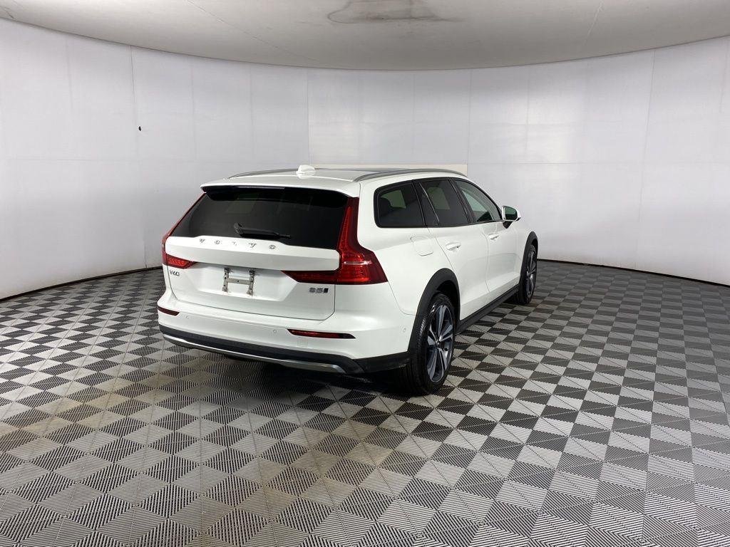 Used 2023 Crystal White Metallic Volvo Plus image 31