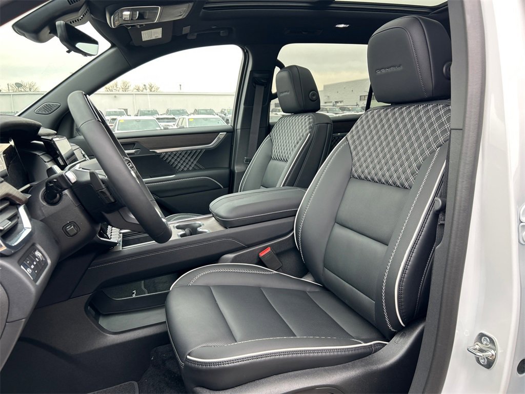 2026 GMC ACADIA - Image 14