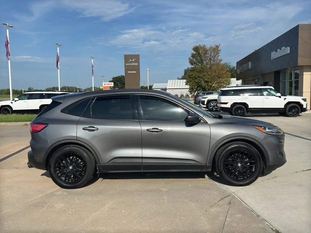 Used 2022 Carbonized Gray Metallic Ford Titanium image 9
