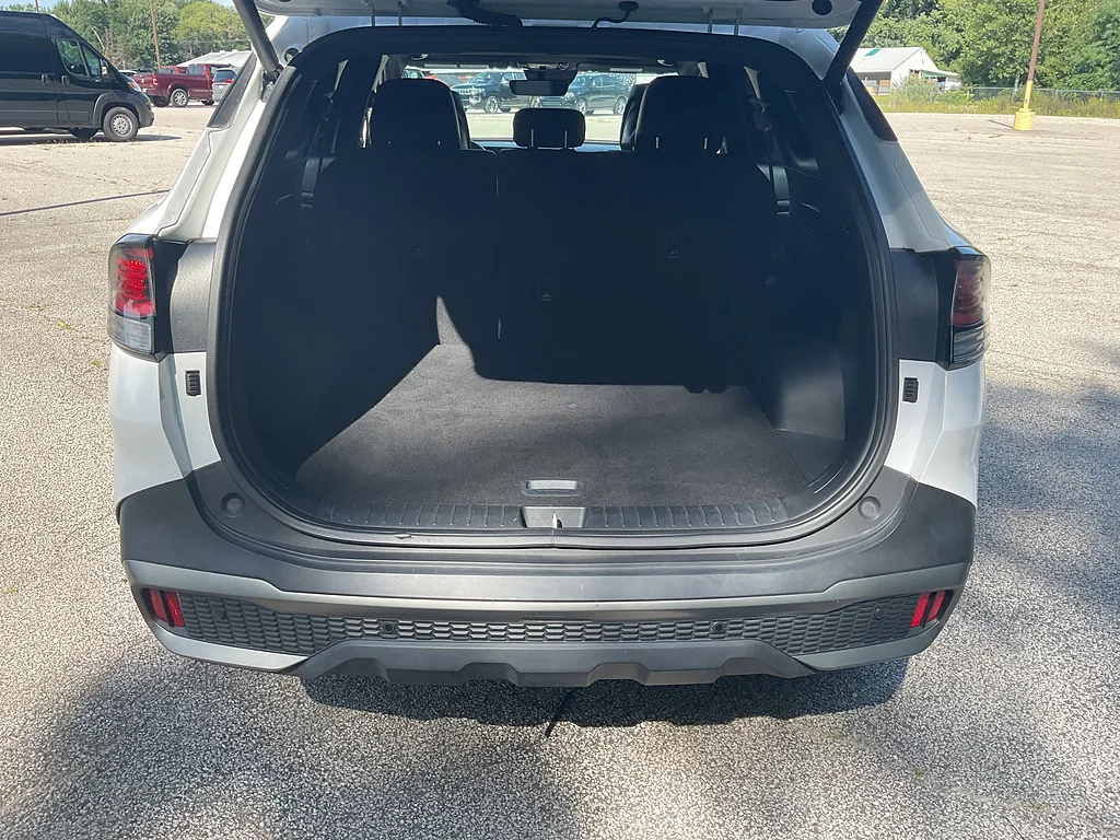 Used 2023 Glacial White Pearl Kia X-Line image 14