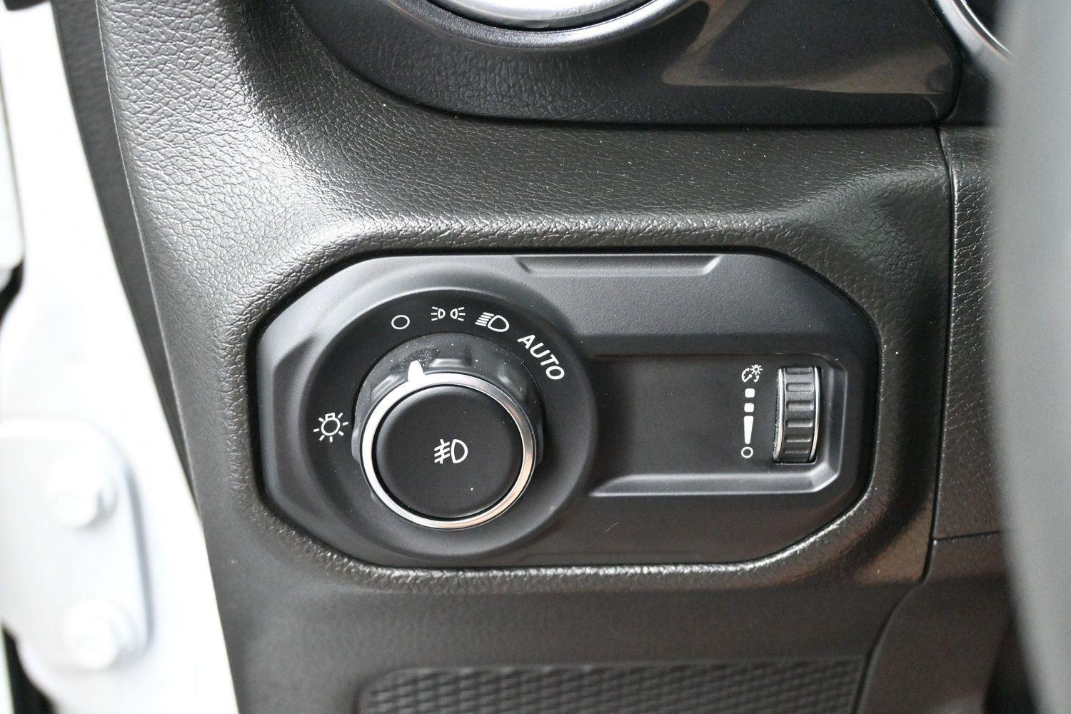 Used 2023 White Jeep Sahara Altitude image 27