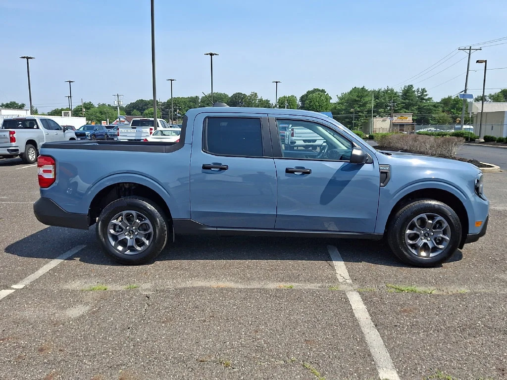 Used 2025 Gray Ford XLT image 13