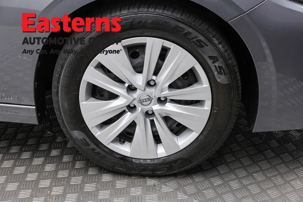Used 2024 Gray Nissan S image 30