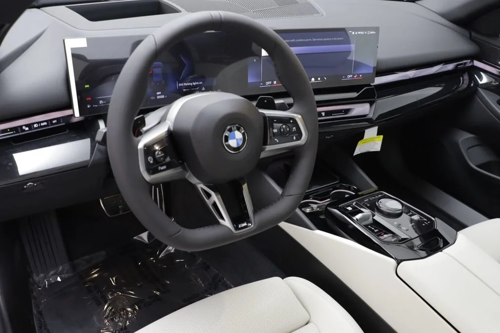 New 2027 CARBON BLACK BMW 530i xDrive image 7