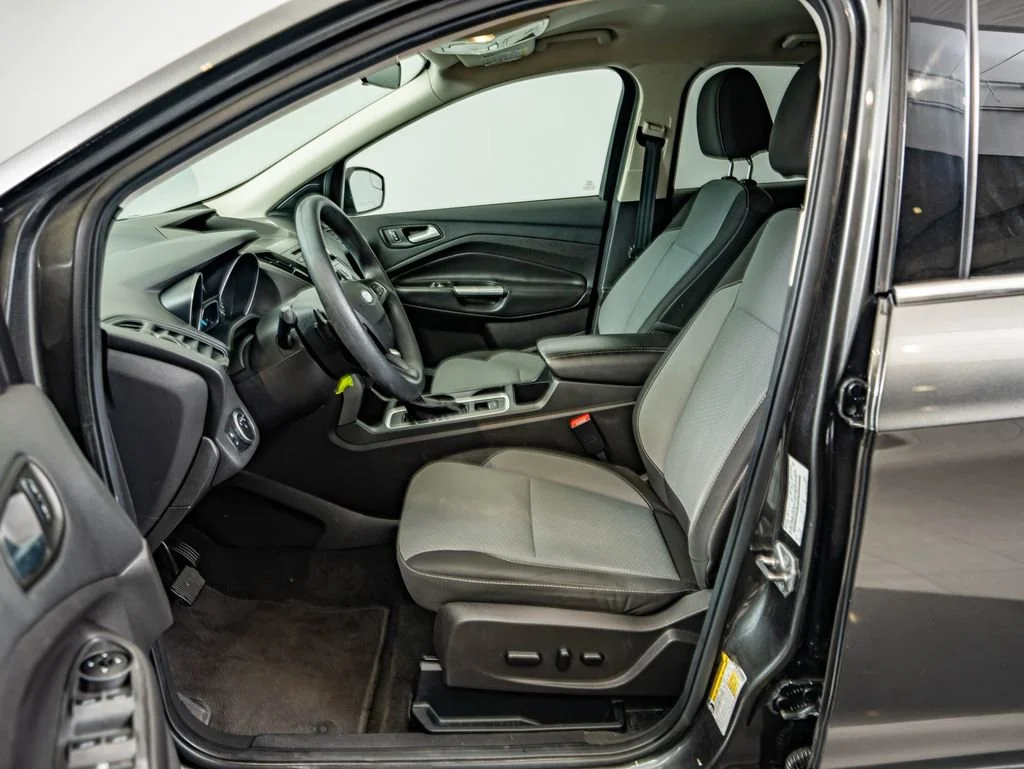 Used 2017 Magnetic Metallic Ford SE image 30