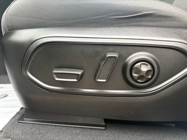 Used 2025 White Jeep Laredo image 16