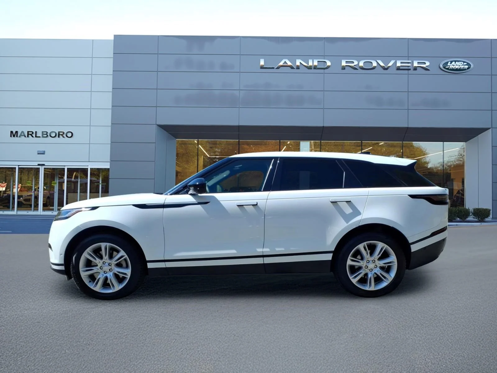 Certified Used 2026 Fuji White Land Rover S image 6