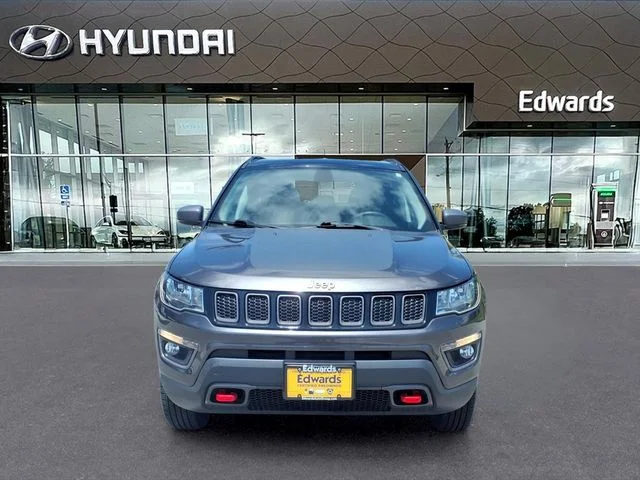 Used 2017 Gray Jeep Trailhawk image 3