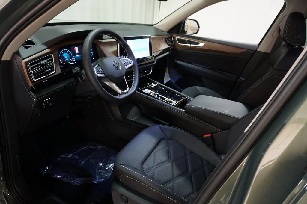 New 2026 Green Volkswagen 2.0T SE w/Technology image 9
