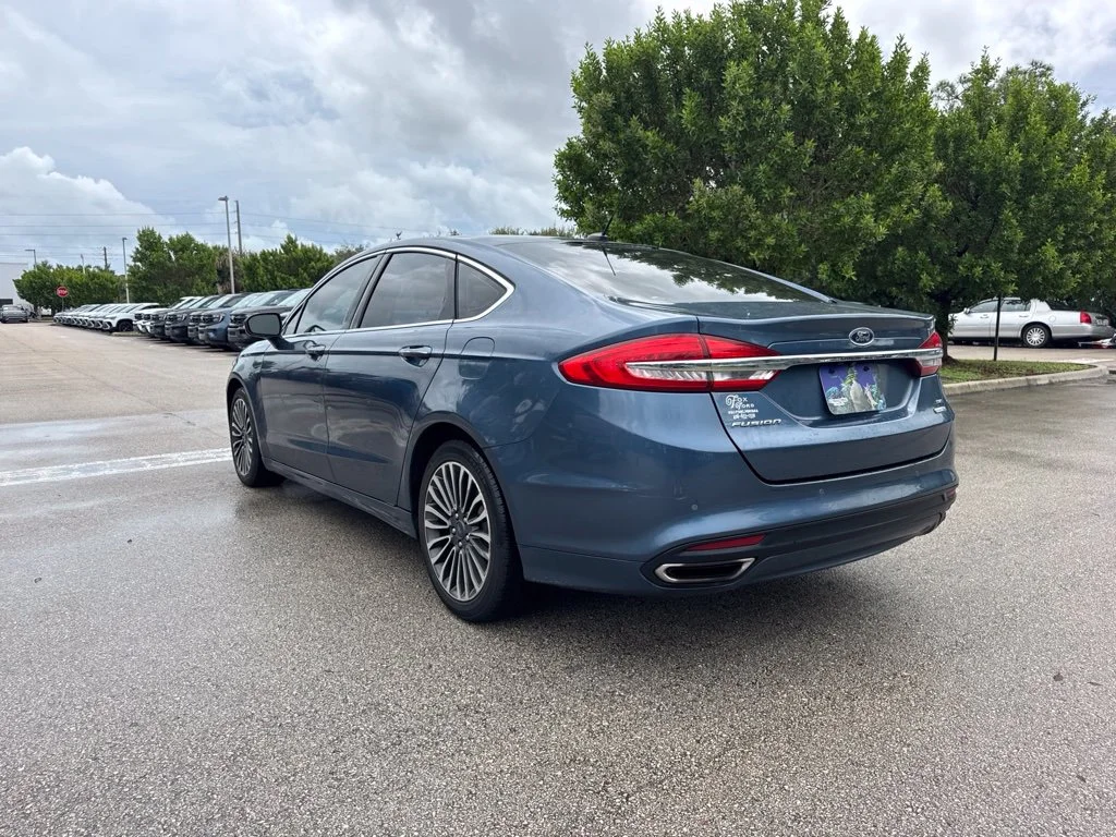 Used 2018 Blue Ford SE image 6