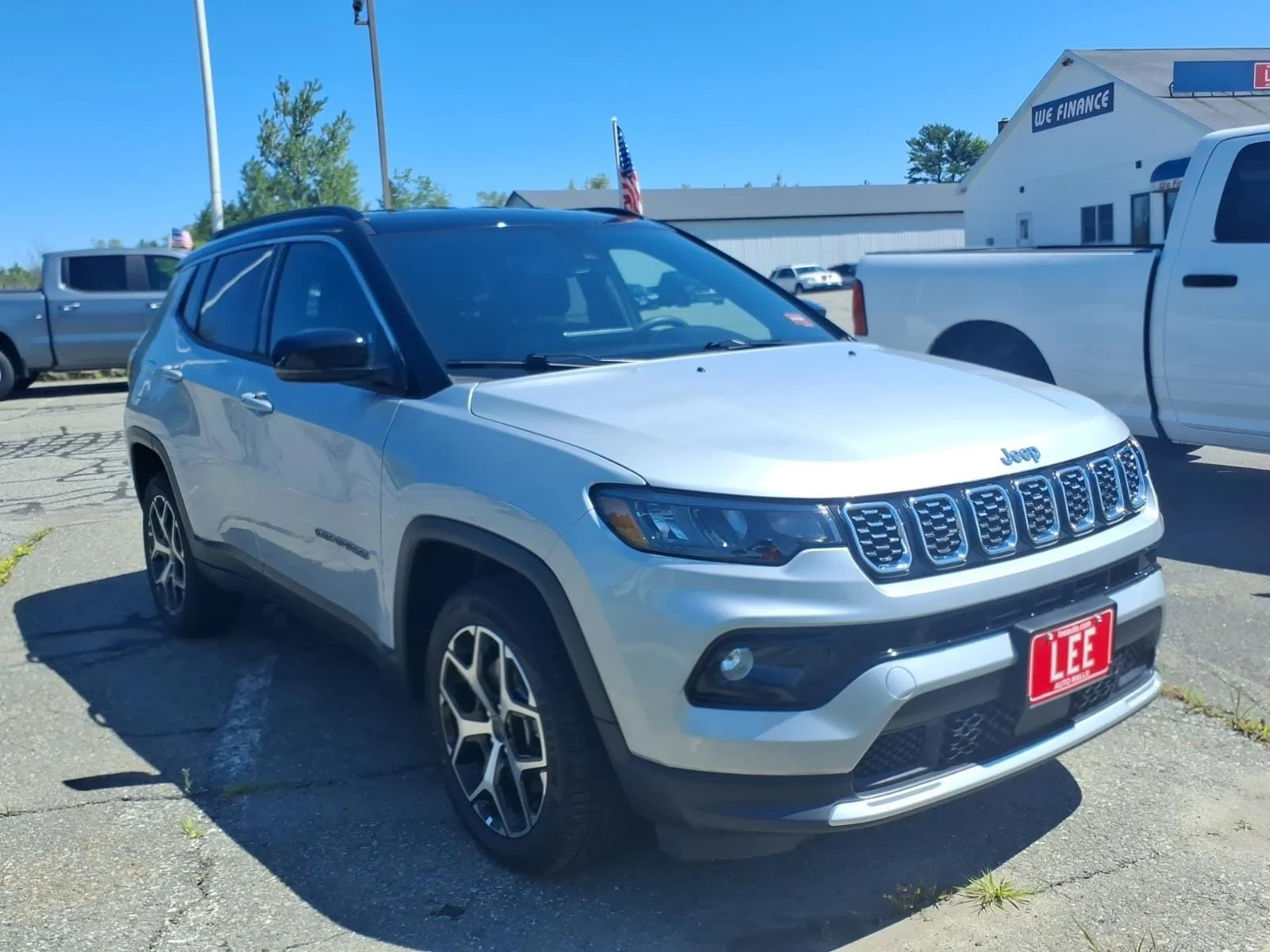 Used 2025 Silver Jeep Limited image 3