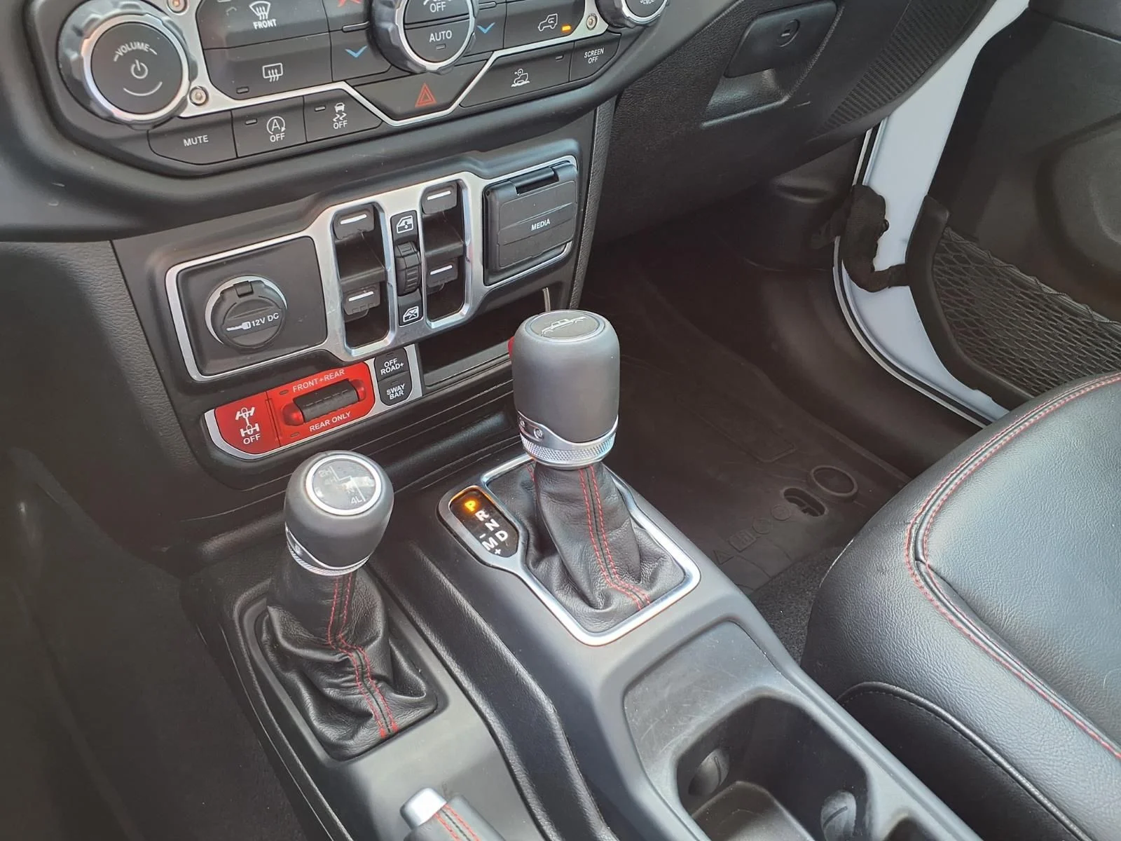 Used 2022 White Jeep Rubicon image 25