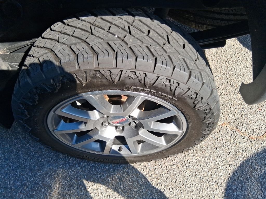 Used 2015 Black GMC Denali image 8