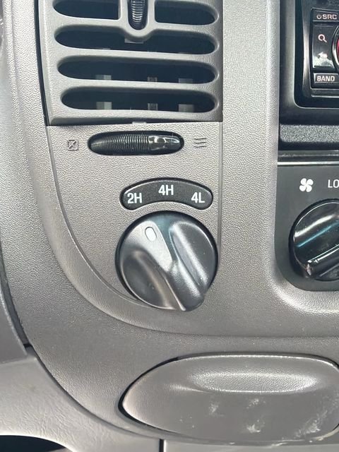 Used 1998 White Ford XLT image 32