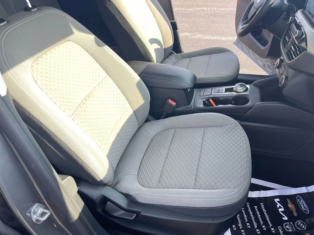 Used 2022 Gray Ford SE image 24
