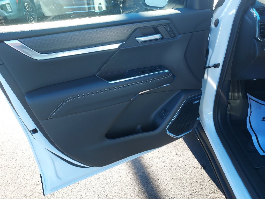 New 2027 Summit White GMC Elevation image 12