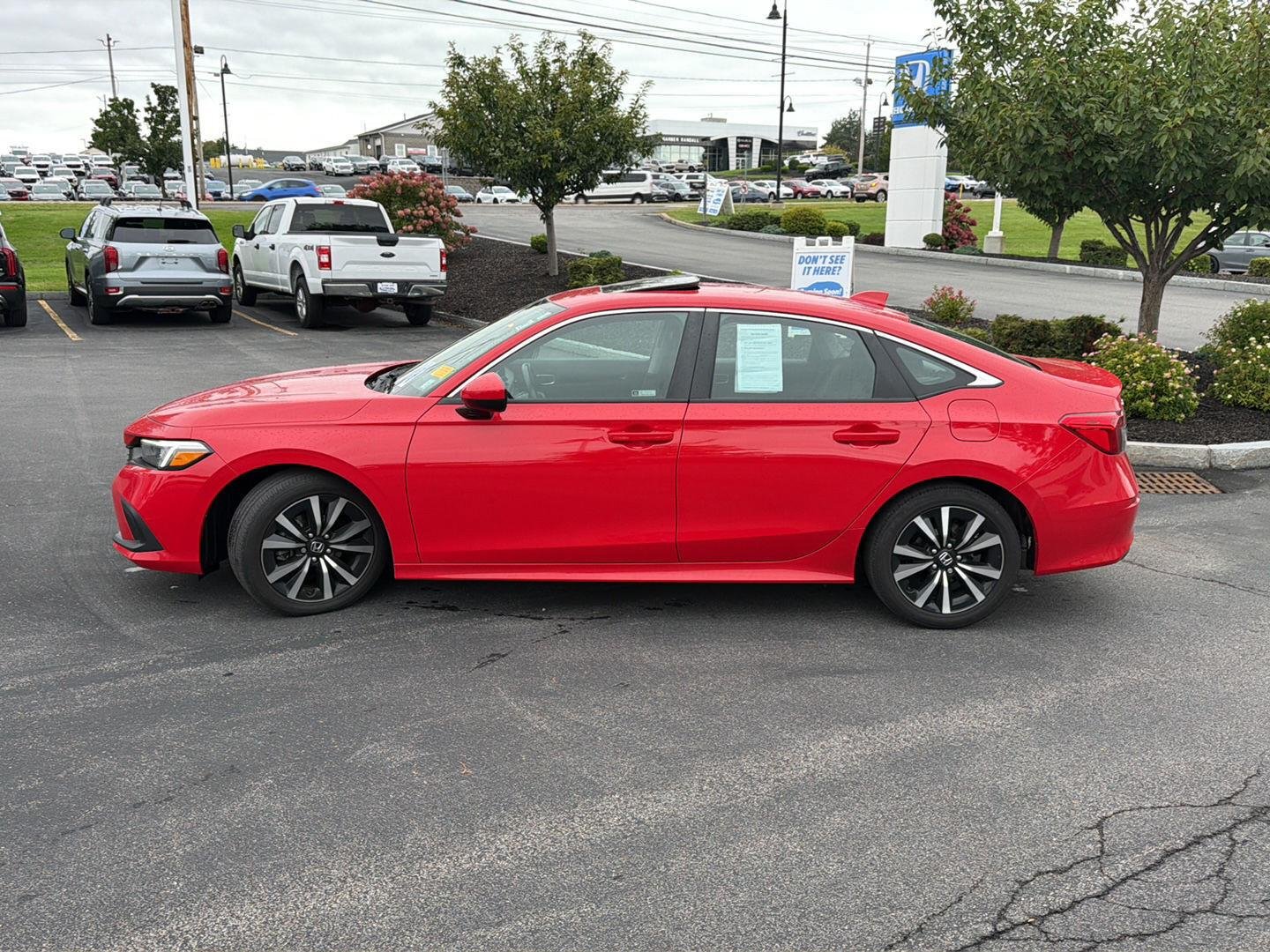 Used 2024 Rallye Red Honda EX image 4