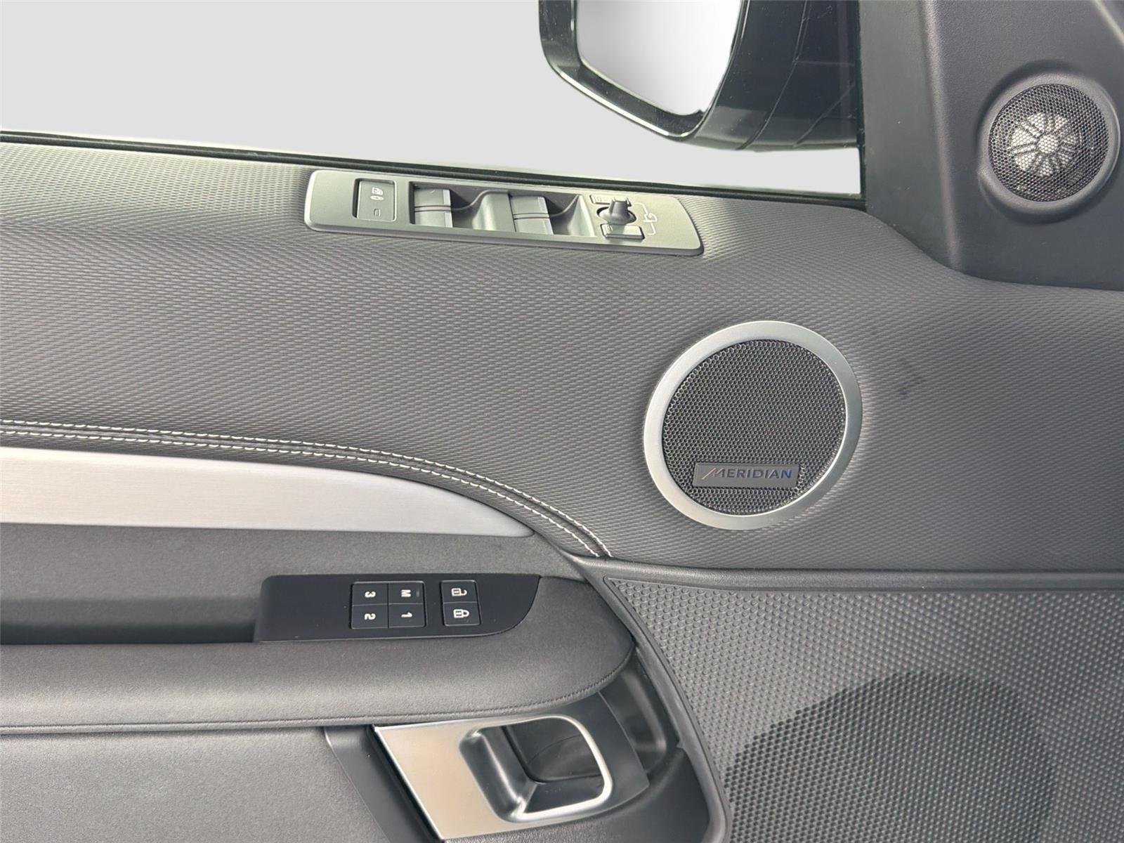 Certified Used 2024 Fuji White Land Rover Dynamic SE image 17
