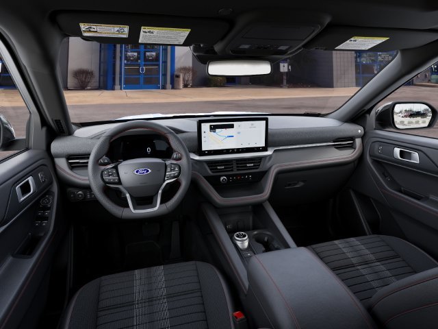 New 2027 Star White Metallic Tri-Coat Ford ST-Line image 9