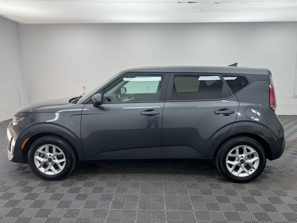 Used 2023 Gravity Gray Kia LX image 10