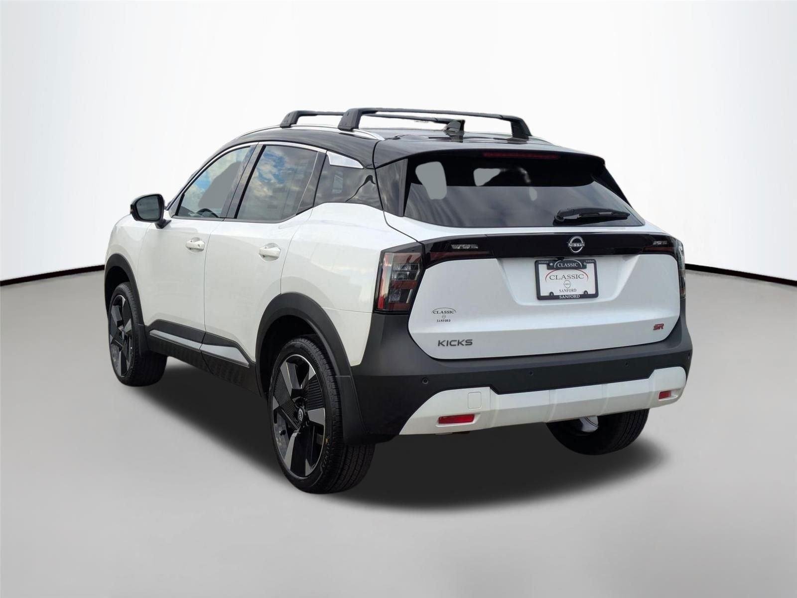 New 2026 Aspen White TriCoat / Super Black Two-tone Nissan SR image 8