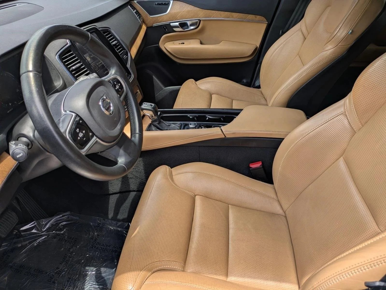 Used 2018 White Volvo Inscription image 15