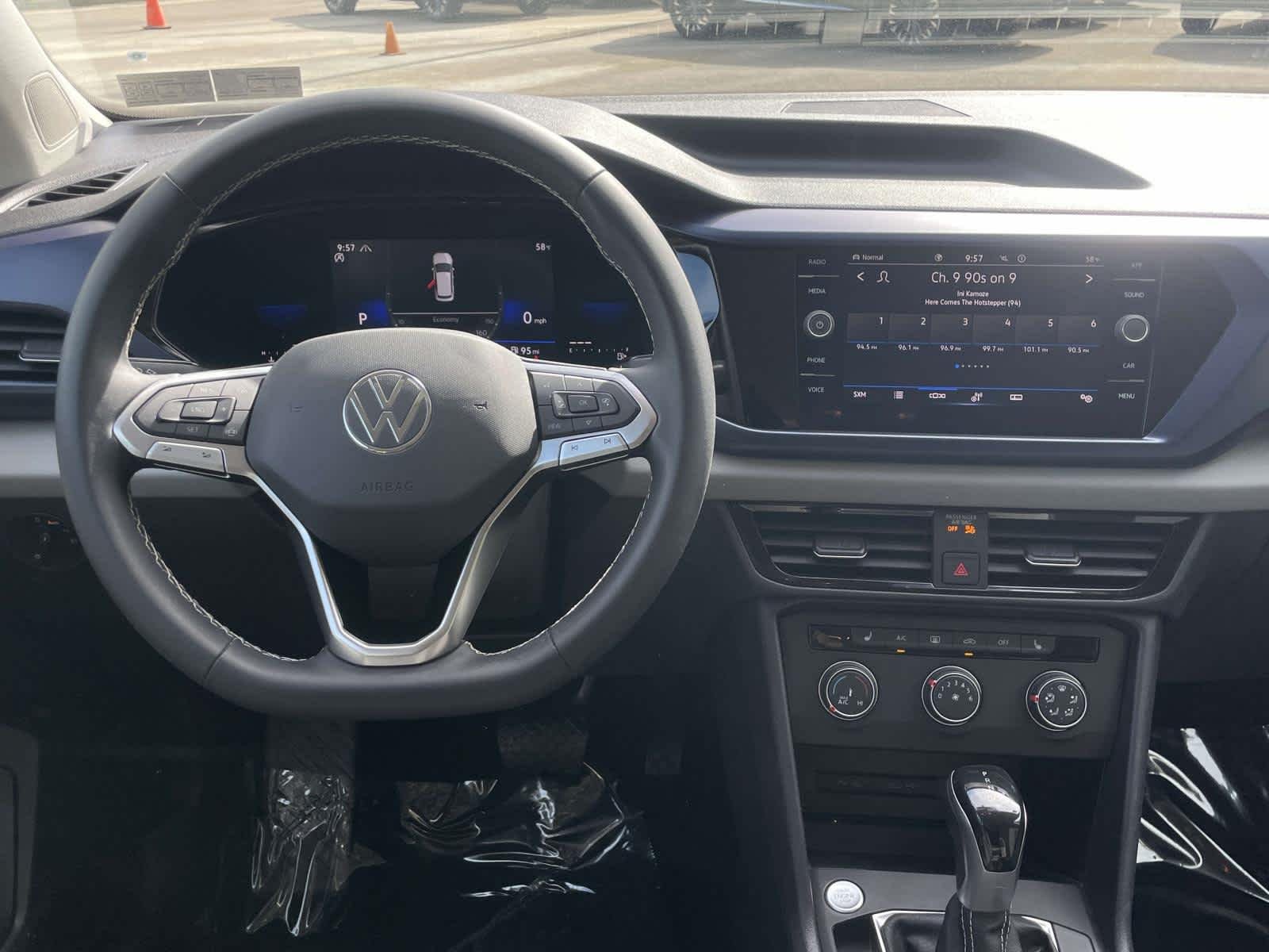 Used 2022 Platinum Gray Metallic Volkswagen SE image 2